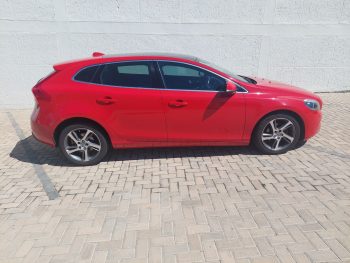 2015 VOLVO V40 D2 MOMENTUM