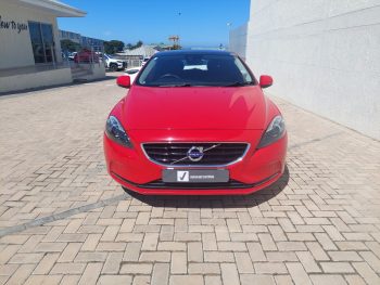2015 VOLVO V40 D2 MOMENTUM