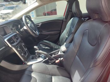 2015 VOLVO V40 D2 MOMENTUM