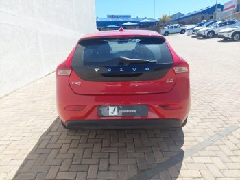 2015 VOLVO V40 D2 MOMENTUM