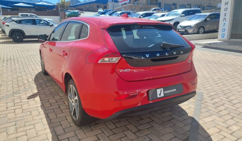 
								2015 VOLVO V40 D2 MOMENTUM full									